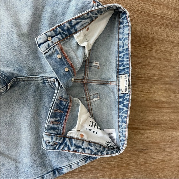 Free People - mini barrel boyfriend Jean, 27, EUC, light wash - Picture 8 of 11